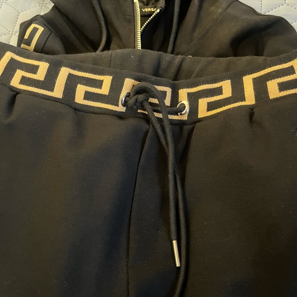 Preowned Versace Black Hoodie with Gold Tracksuit XXL fits like a large 🇮🇹🇮🇹🇮🇹 - Picture 2 of 13
